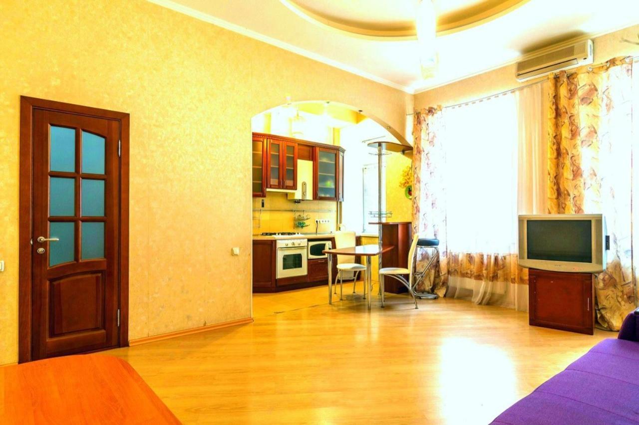 Large Apartment In The Center Dněpropetrovsk Exteriér fotografie