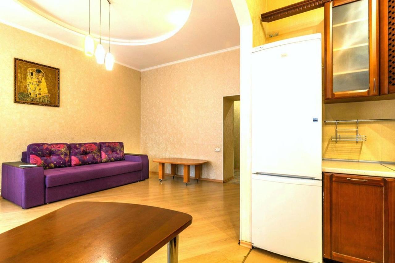 Large Apartment In The Center Dněpropetrovsk Exteriér fotografie